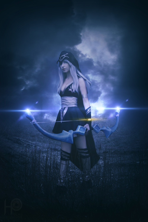 Ashe from League of Legends Cosplay