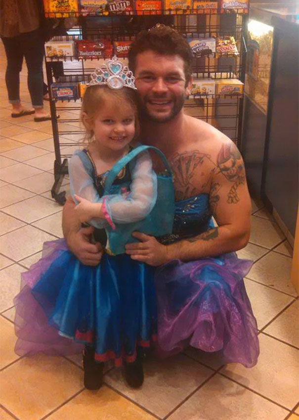 Uncle Dresses Up as Princess to See Cinderella with His Niece