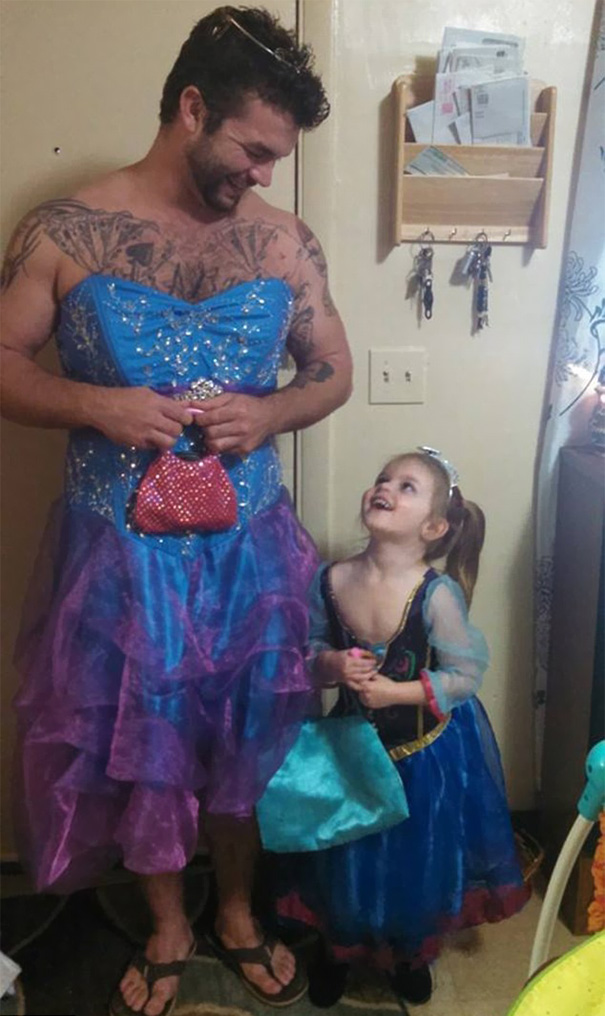 Uncle Dresses Up as Princess to See Cinderella with His Niece