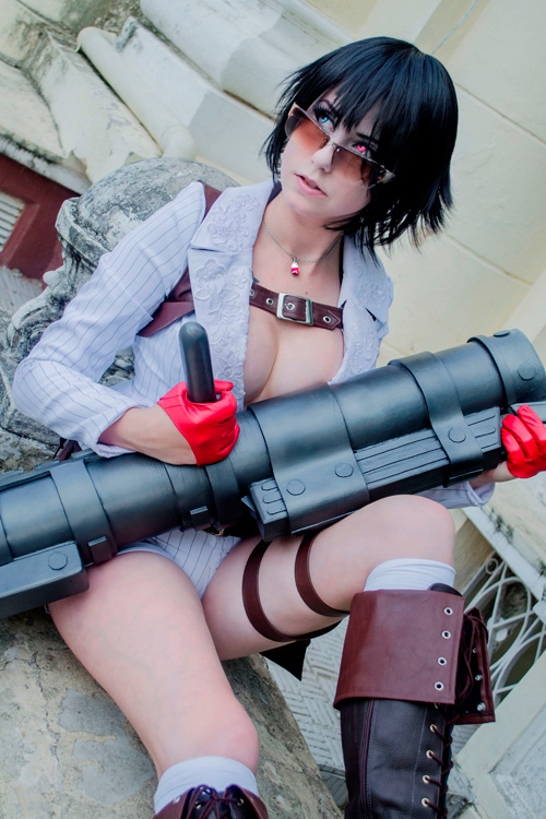 Lady from Devil May Cry 4 Cosplay