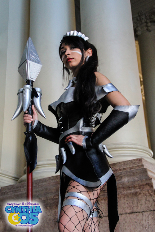 French Maid Nidalee from League of Legends Cosplay