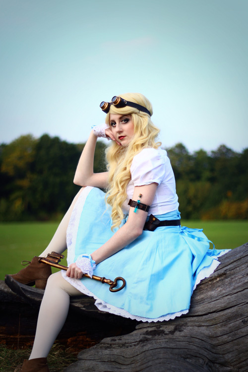 Steampunk Alice in Wonderland Cosplay