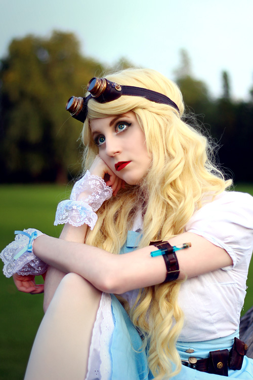 Steampunk Alice in Wonderland Cosplay